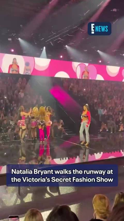 #NBA[超话]# 科比的女儿娜塔莉亚·布莱恩特（Natalia Bryant）亮相维多利亚的秘密时