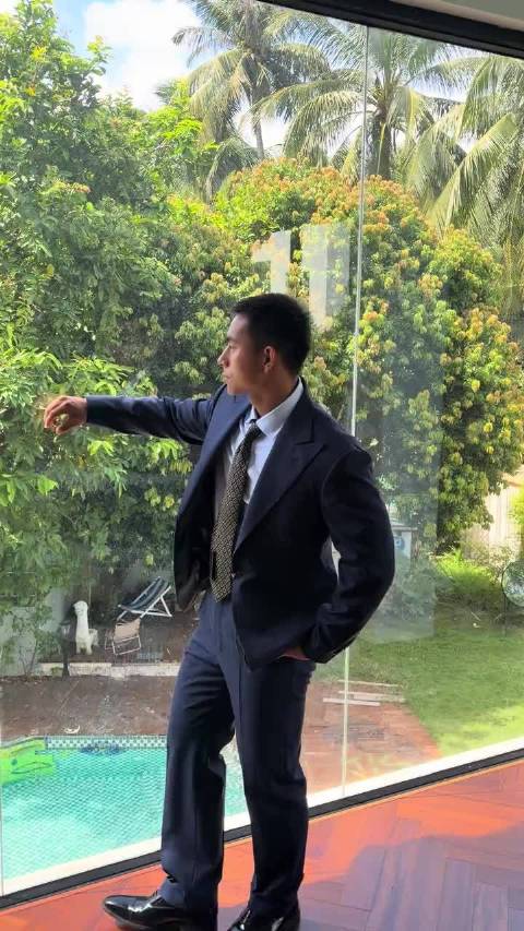 #帅哥# 假正经的霸总！  ​​​