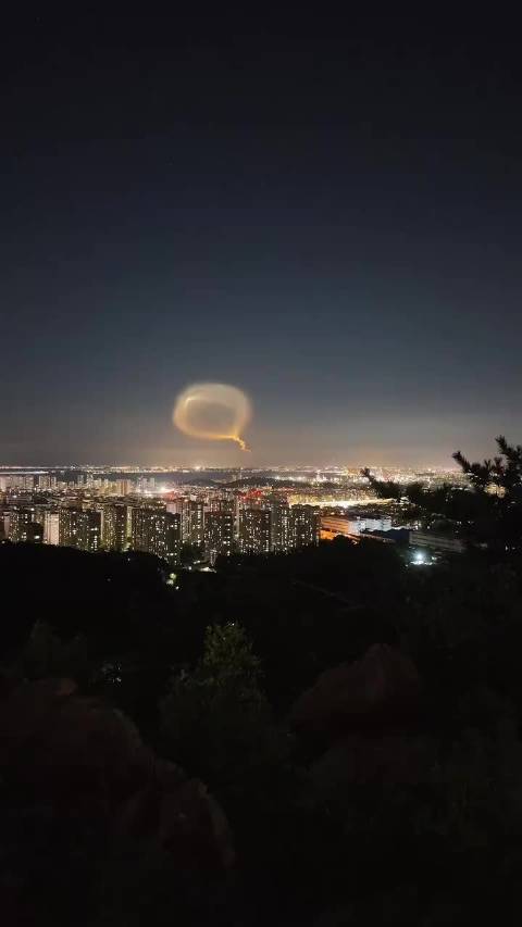 抬头撞见了中国航天的浪漫！北京时间2026年10月23日18时15分，我国在太原卫星发射中心使用长征
