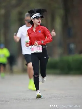 提前感受西马10km的热情❤️‍     来参加西马的配套10K测试赛啦     此次目标：助我的好
