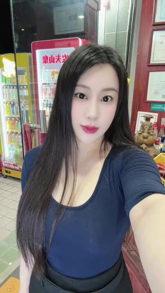 美女老板娘守店日常