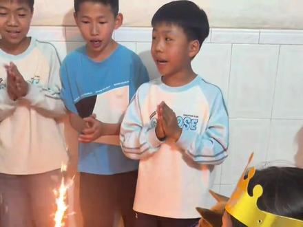 你救我一命，我护你一生，狗救主后允许上桌吃饭，过年还磕头