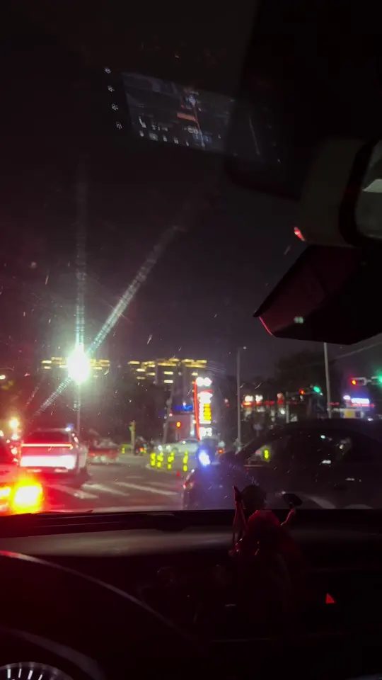 海南这油价，明年不给我多退费，我我～我去把加油站旁边的野草拔了 你信不信