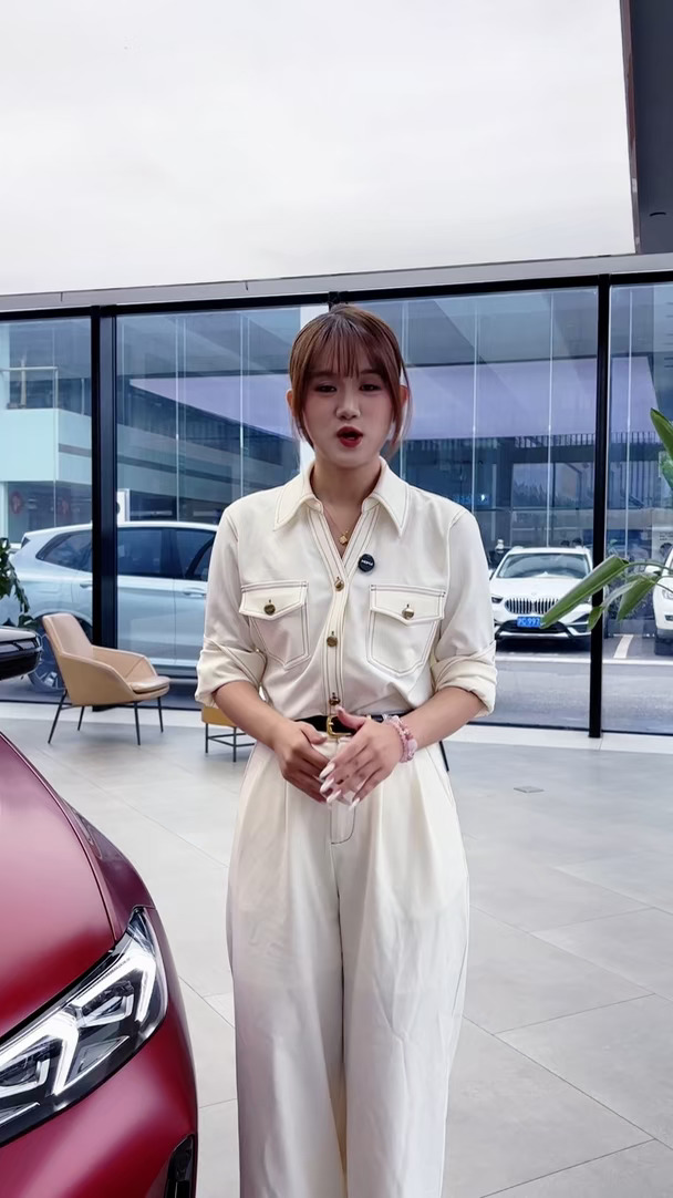 女生开红色3系，夏天兜风有多快乐？