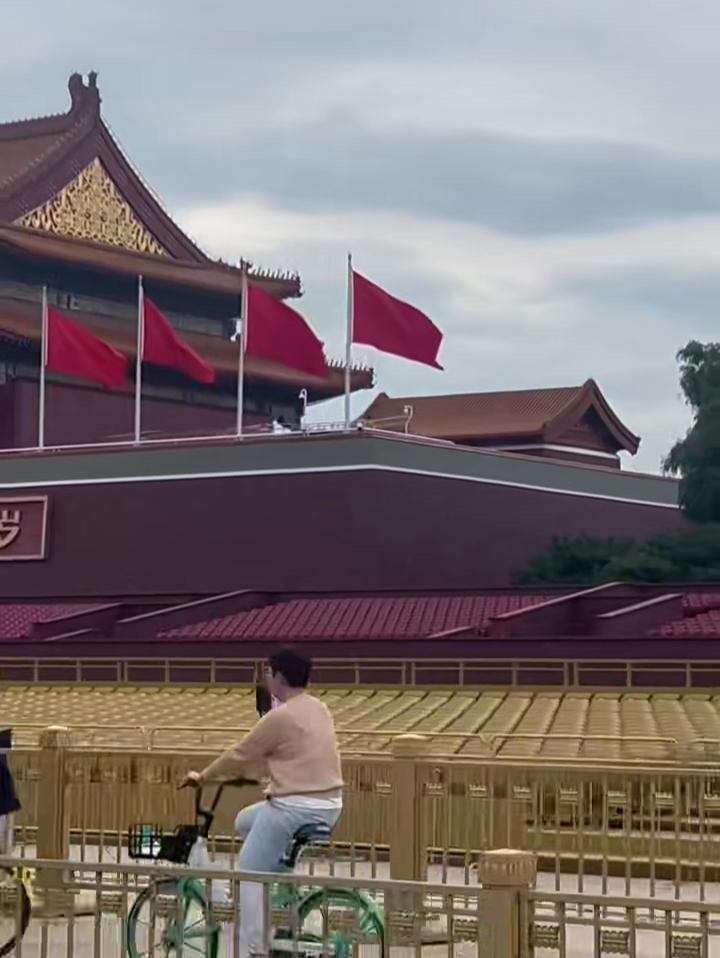 欣逢盛世，举国同庆
