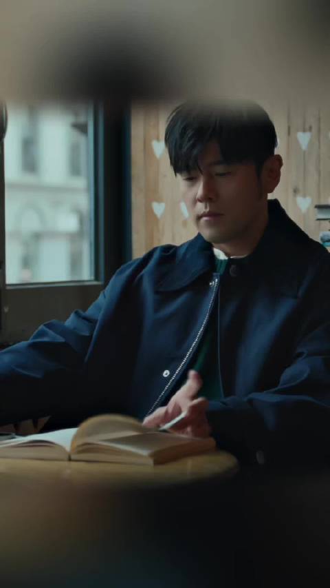 #vivo拍出了周杰伦的松弛感#旅行松弛感，该是什么模样？周杰伦给出了答案。挣脱繁琐攻略的捆绑，轻装