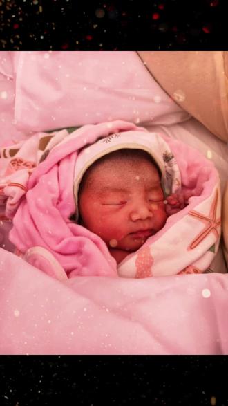 报喜啦！我家小闺女来啦～超快顺产，连无痛都没来得及打呢🤱，她就急着要和我们见面啦！从此心里又多了一份