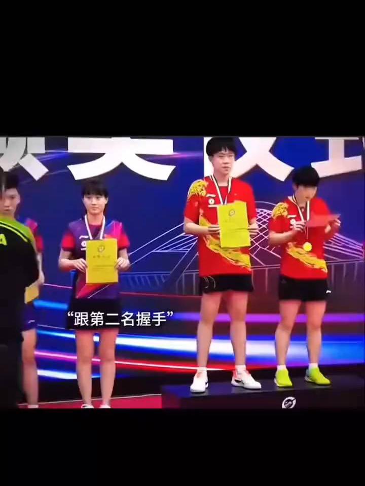 手牵手，共创辉煌