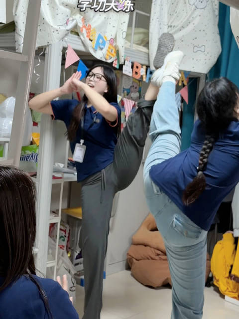 我小侄子的奥特曼腿都不敢这么掰呀