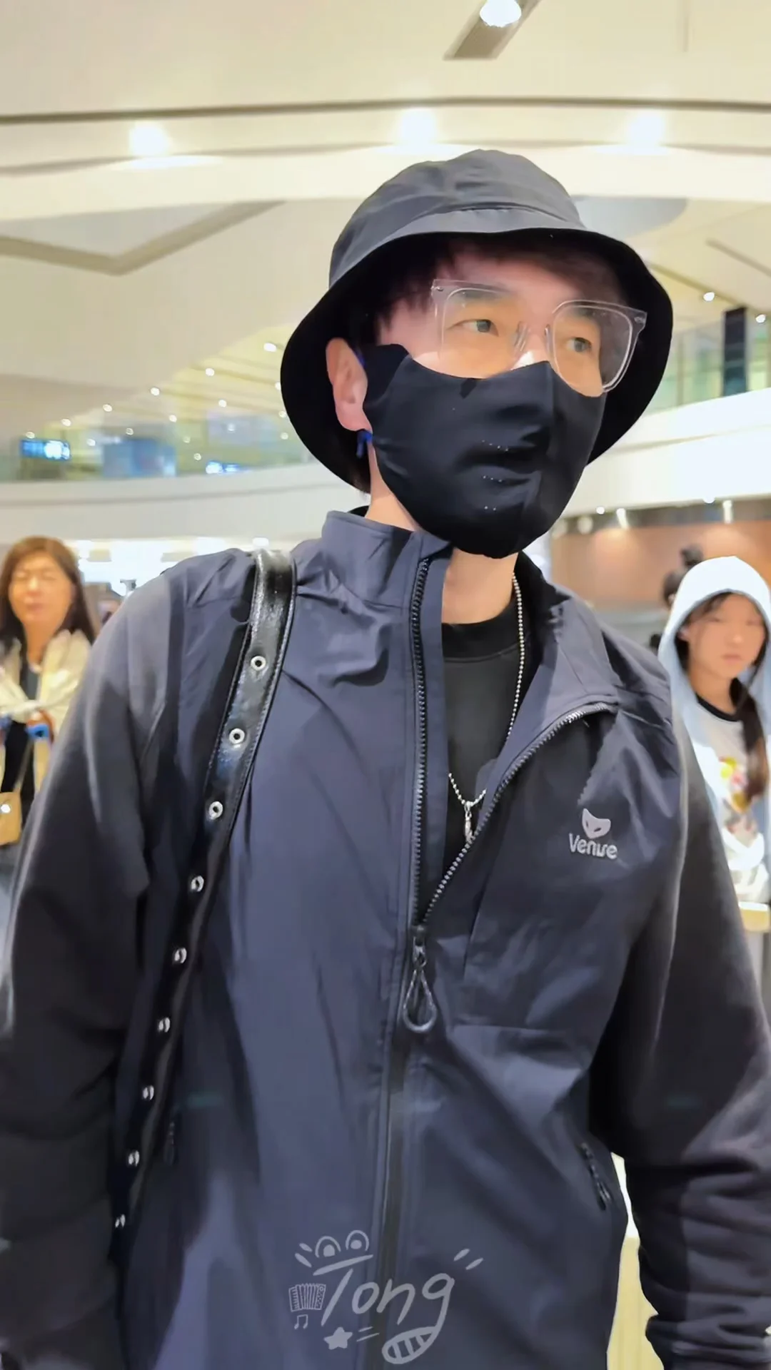 此能车里打开手电筒拜拜