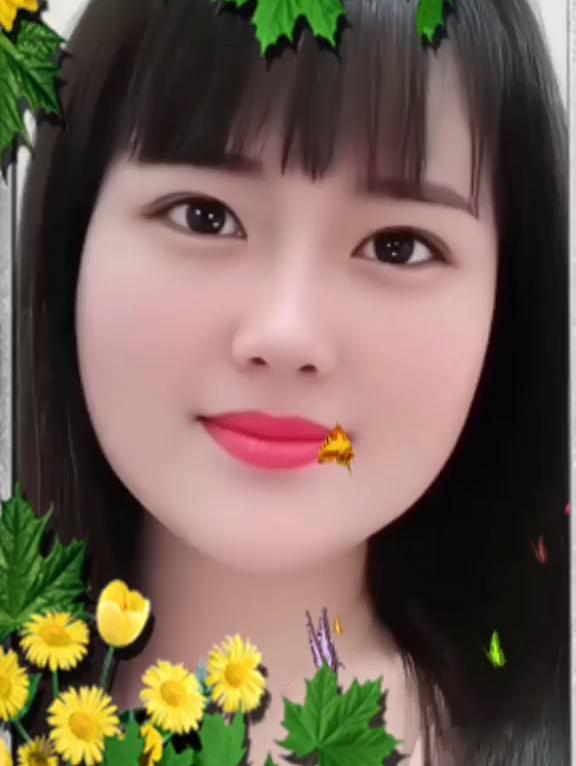 花海中的少女，甜美如花