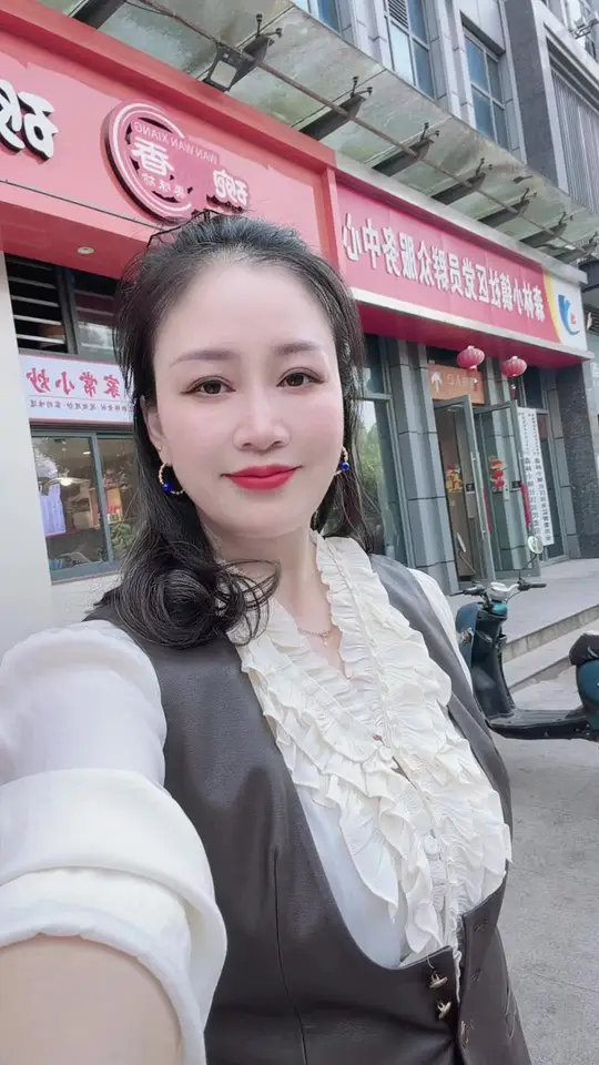 🌺这个月来我店吃串串火锅吧～我请客．．．．日期待定😊