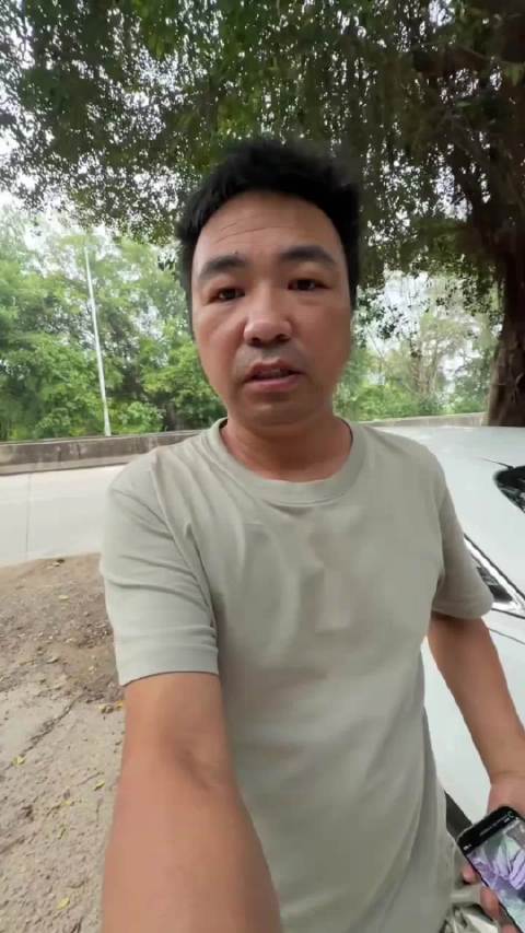 博主暗访曝光广东清远一处硫磺熏笋黑作坊。现场烟雾弥漫，气味刺鼻，作坊堆放大量硫磺、焦亚硫酸钠。硫磺废