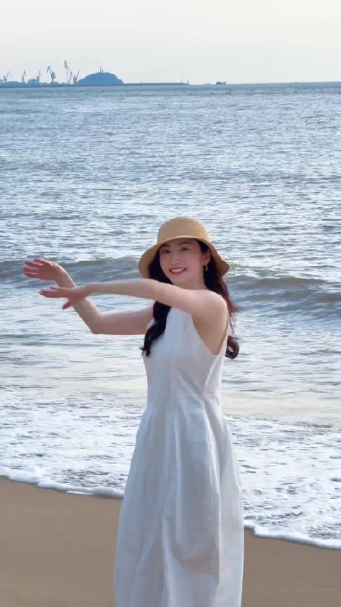 #孙宇晨说景甜对他没有感情# 嘴上说钱留不住人，私下又追着要钱，多少有点讽刺了！ 说着大彻大悟了，高