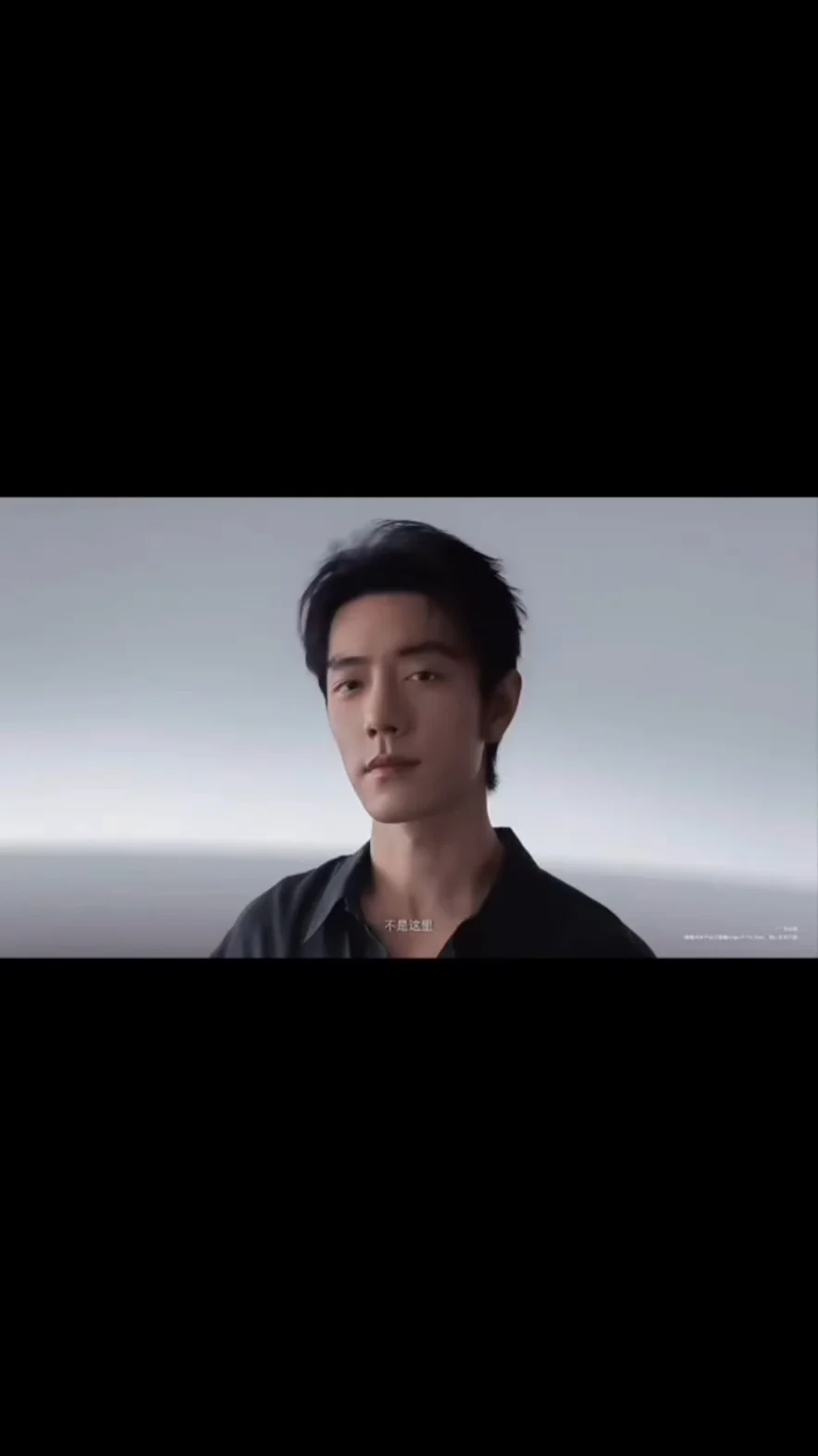 这次，看……肖战手中的「掌中电影机」。 美学设计，质感升级。#荣耀Magic9 系列，ARRI电影级