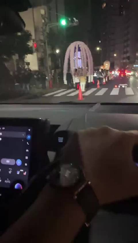 日本的咚咚咚，队伍好几公里就是感觉有点怪怪的#日本网友受不了中日校园反差##海外新鲜事#  ​​​