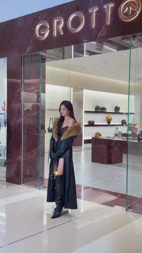 #孙千皮大衣细高跟造型##孙千皮大衣熟女风味# 好辣的孙千  ​​​