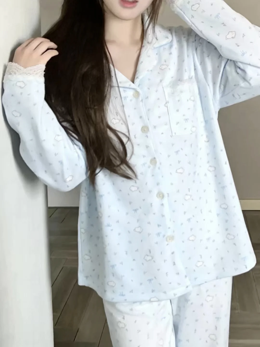 OMG！双面绒的蓝碎花睡衣真的好温柔～