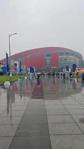 抢到票的小伙伴们，没少淋雨吧