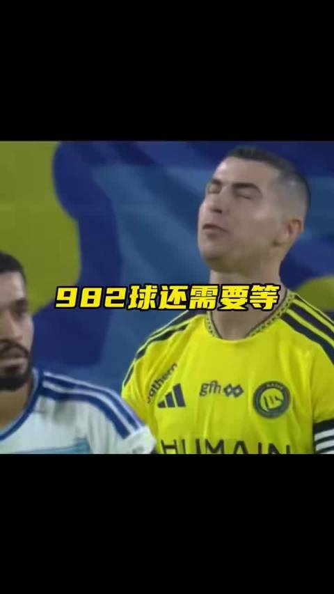 #C罗失点又失空门# 失点+失空门！C罗赛后不满自己表现摇头苦笑，主帅澳波上前安慰 10月21日讯 
