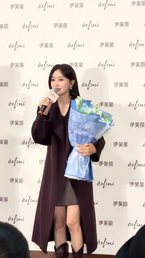 #秦岚又有新综艺了##秦岚透露新工作#秦岚线下本人状态好好，还透露新工作消息，期待她全新综艺正式和大