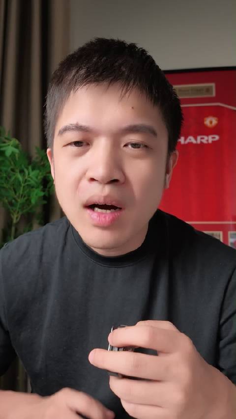 曼联0:2不敌马竞，暴露出的问题远超比分本身。夏窗引进的蒂勒曼斯和桑托斯完全融入不了体系，主帅卡里克