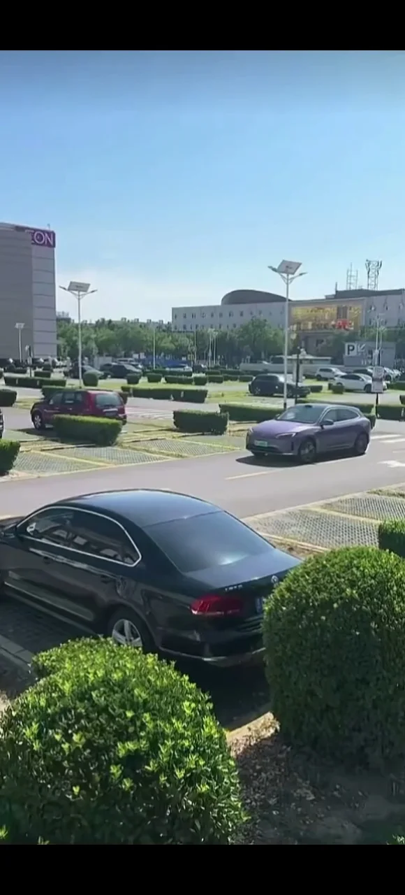 问界m5离车自动泊车，行云流水，一把进！#问界m5我的隐藏身份 #智享车生活