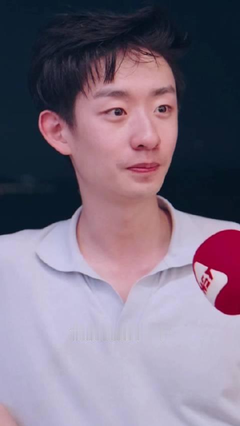 杰森·斯坦森还是张凌赫[思考] 谁更适合扮演小吴同学？ 媒体日吴宜泽接受采访答记者趣味提问👇 #斯诺