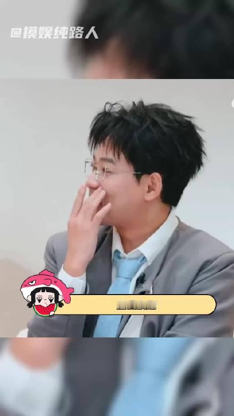 #曝何洁婚礼李宇春没有去两人才走远的#何洁在节目上说，她那届超女前三名她都挺不爽的，她是第四名，其中