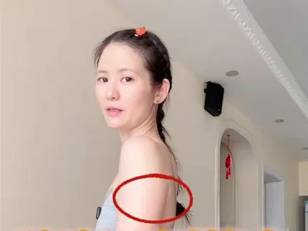 腋窝后侧的赘肉这样练就能瘦‼️