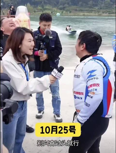 张雪拿下吉尼斯纪录，庆祝的时候把书记“扔”水里玩