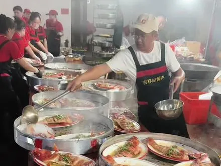 带你们看看福建农村做寿宴席都请亲戚朋友吃哪些硬菜？