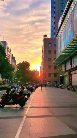 外面的世界阳光明媚 但愿会溶解心房以内