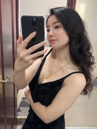 女孩子就应该折腾三件事，搞钱，搞身材，搞皮肤，这三样你都搞到了，你还内耗什么呢？美可以吸引财富的，当