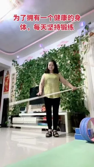 乌龙盘棍练习 坚持盘棍练习，开肩美背 消除富贵包，练出好身体！今天你练了吗？