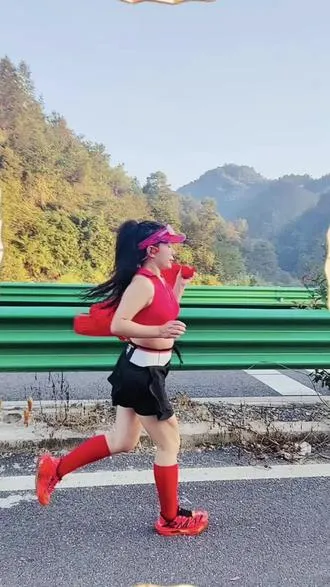 每一寸肌肤都透着力量美，每一滴汗水都没有白流，每一次出发都有惊喜，每一个清晨都无比充实和快乐，每一个