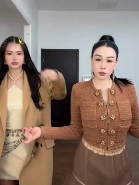 #钟丽缇女儿解释没有考上大学的原因# 钟丽缇二女儿Jaden直播回应升学风波，澄清并非落榜或复读，而