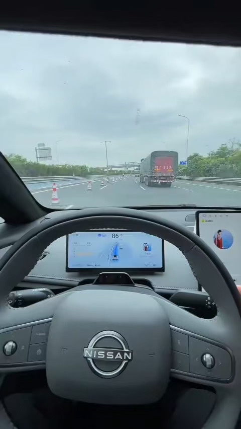N7的“闪身步”～辅助驾驶