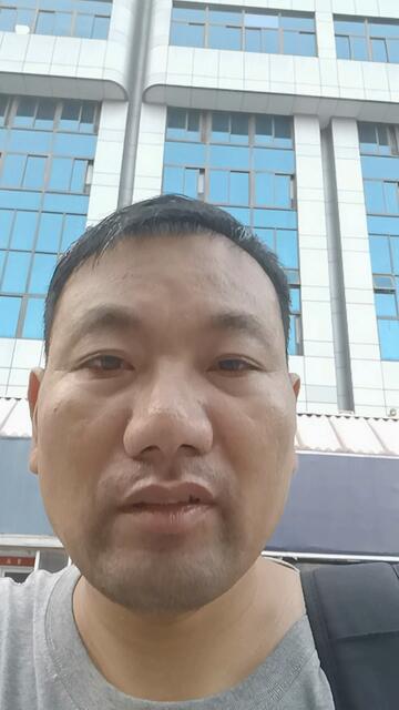 我叫刘辉，是刘晨欣的父亲。我的孩子在（河南省郑州市中牟县狼城岗镇中心小学（就读期间，长期遭到老师（吴