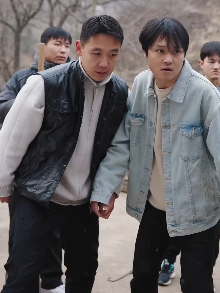 救火英雄回乡，全村蒙骗他，母亲正被活埋祭山神