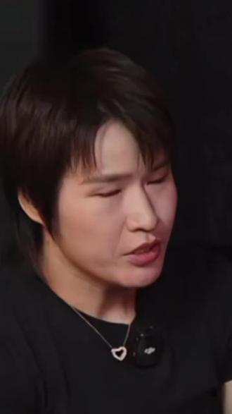 UFC女子草量级世界冠军-中国格斗一姐“马格南”-张伟丽讲述：十年的格斗赛场生涯太累了，想休息休息调