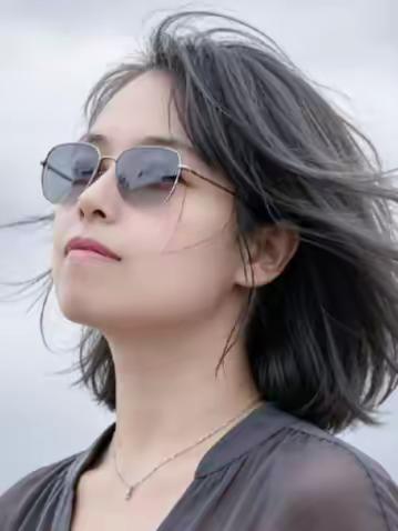 独处，是为了不陪他人演戏。不争，是为了放过自己的内心。远离，是对伤害最大的鄙视。人与人之间 最好的关