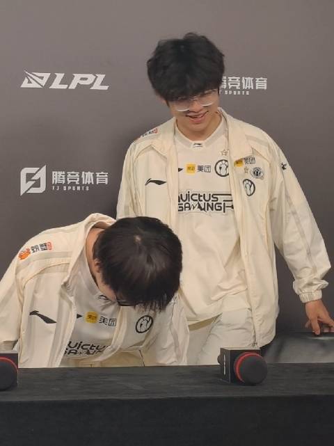 Meiko＆Assum＆Wei率先来到了群访 🐰:我们三个直接缩边 #2026lpl最前线##iG电