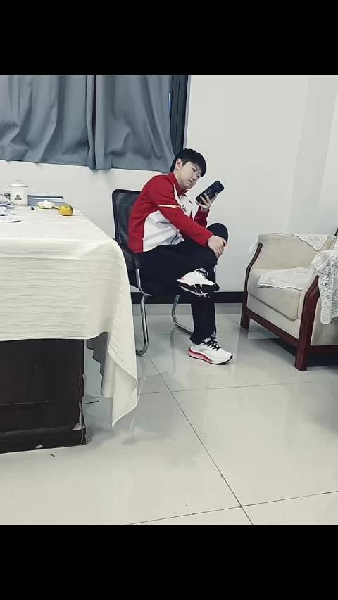 莎：我看看怎么个回事，有多少人拿着麻袋在外面逮我[偷乐] 孙颖莎