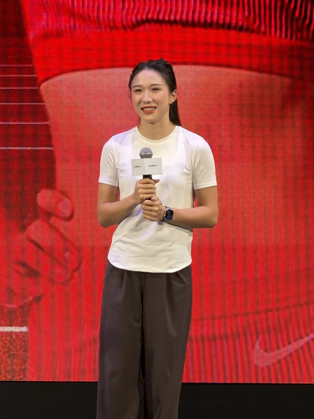 小孩姐陈妤颉解锁新身份，北汽星钽5X全球代言人！ #汽车圈观察者 #陈妤颉 #北汽星钽5X