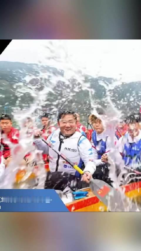 这几天书记脸上一直洋溢着笑容，都说要和年轻人一起玩，能让自己更年轻啊
