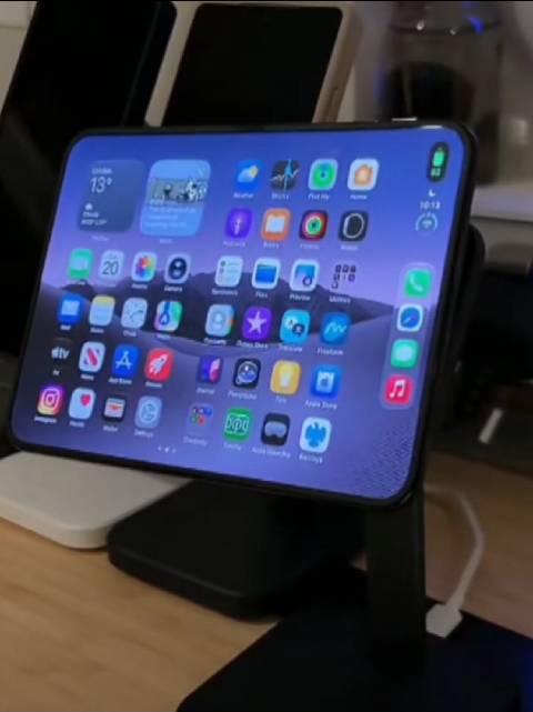 #iPhoneDuo上手评测#iPhoneDuo折痕真实体验，先看一下IPhone DUO对无线充电