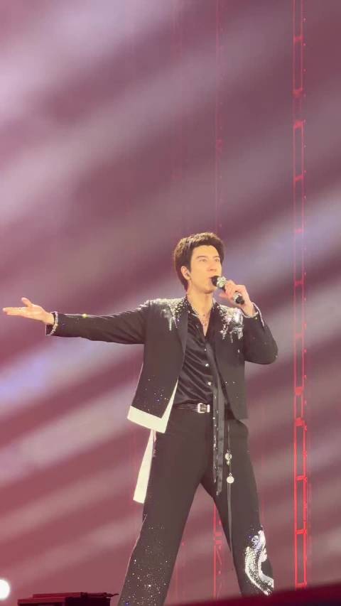 #王力宏力赞披哥在梅边舞台# 原唱王力宏在线肯定《在梅边》舞台，这波认可分量直接拉满！小沈阳、唐九洲