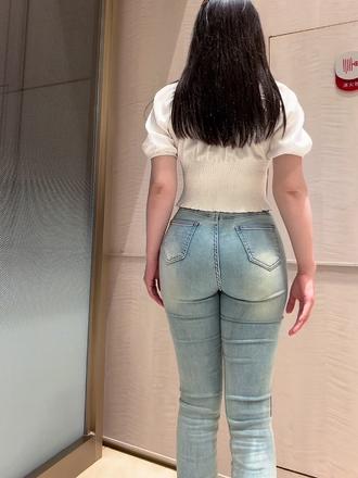 紧身牛仔裤穿搭微胖肉感