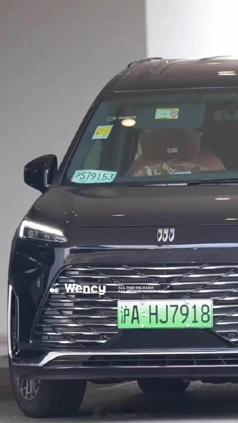 #迪丽热巴出发见面会路透##迪丽热巴启程见面会#  迪丽热巴出发见面会 ​ ​​​